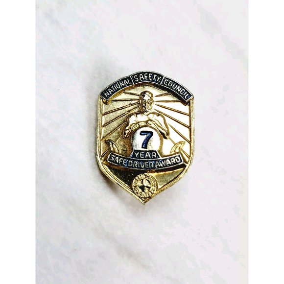 Vintage National Safety Council Safe Driver Award 7 Year Screw back Pin - Picture 1 of 2